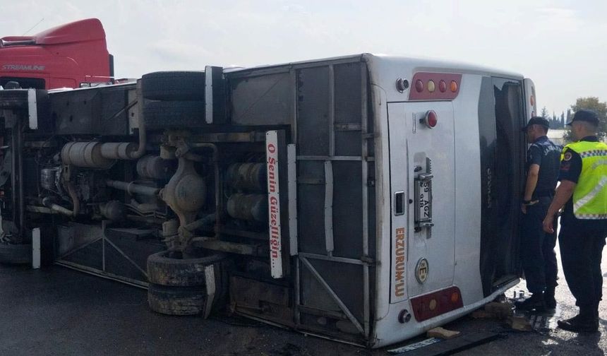 Antalya’da midibüs devrildi: 5 kişi yaralandı