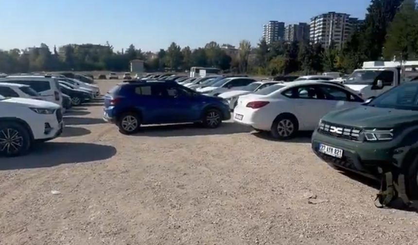 Gaziantep’te pes dedirten park! Aracını ortaya bıraktı, çıkışları kapattı