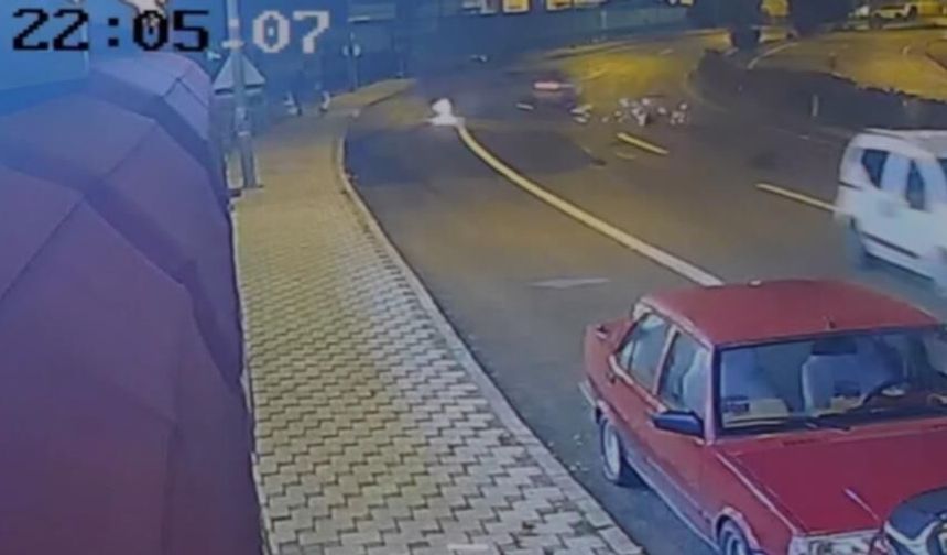 Karşı şeride geçen otomobil kaldırımda yürüyen kız öğrenciye çarptı! Gümüşhane'deki kaza kamerada