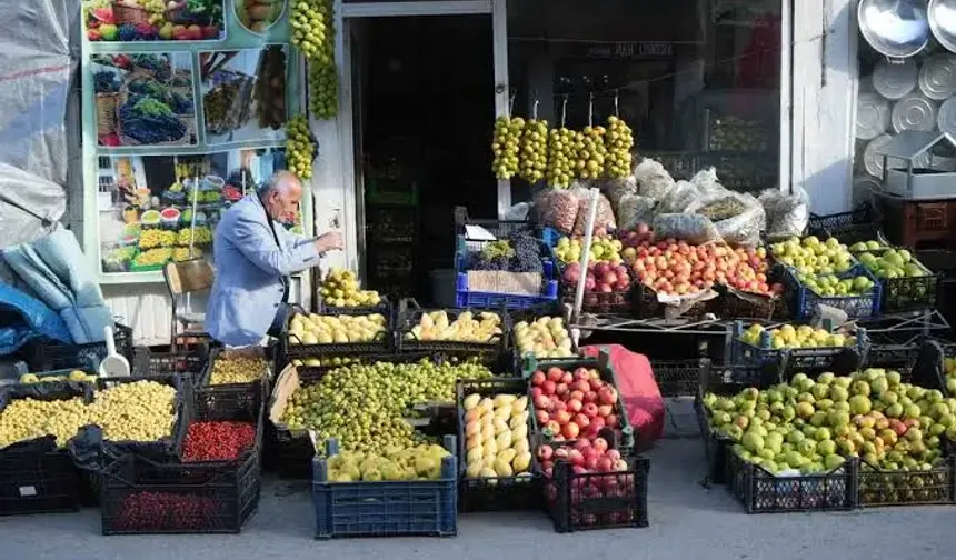 Muş'ta 40 yıllık gelenek: Armutları ipe dizip aylarca taze tutuyor