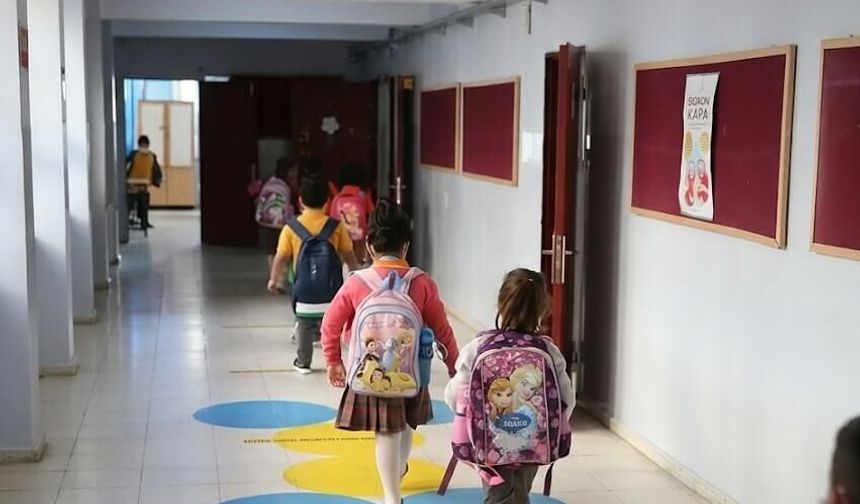 Kocaeli'de yarın okullar tatil mi? 15 Ekim Perşembe Kocaeli'de okul var mı, tatil mi?