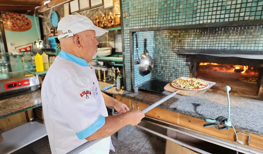 İsveç'ten döndüler, Çorum'daki köye pizzacı açtılar!