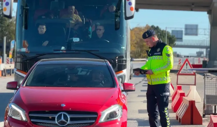 Jandarma ve polis denetimlerini WhatsApp’tan ifşa ettiler! 748 üyeli gruba operasyon
