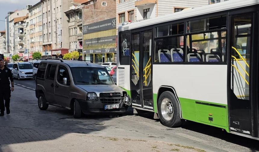 Kayseri’de akrabasını bıçakladı: Kaçarken halk otobüsüne çarptı