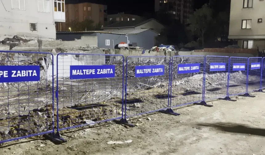 Maltepe'de 5 kişiye mezar olan binada enkaz kaldırma tamamlandı