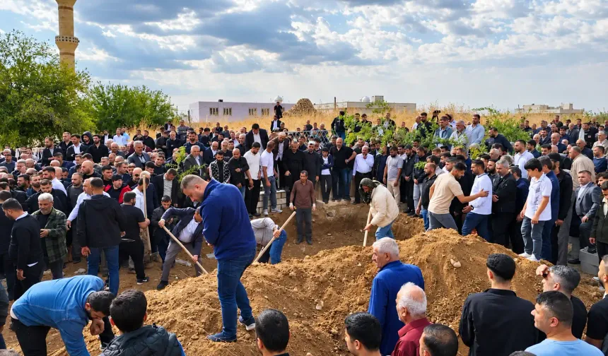 Mardin’deki kazada hayatını kaybeden 4’ü çocuk 6 kişi defnedildi