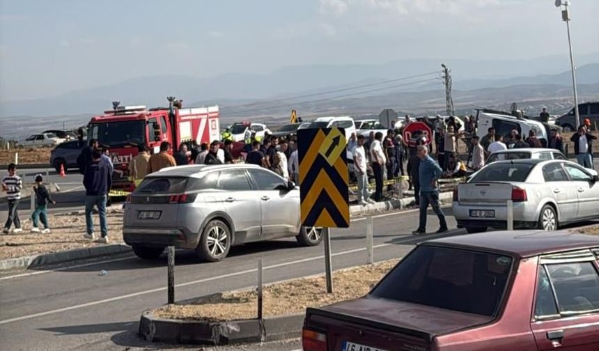 MHP'li milletvekili ve il başkanının konvoyunda kaza: 1 ölü