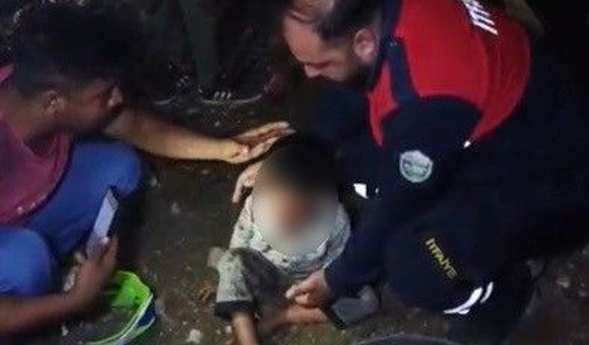 Küçük çocuğu “Baban iyi” sözleriyle sakinleştirdiler! Osmaniye'de otomobil köprü temeline düştü