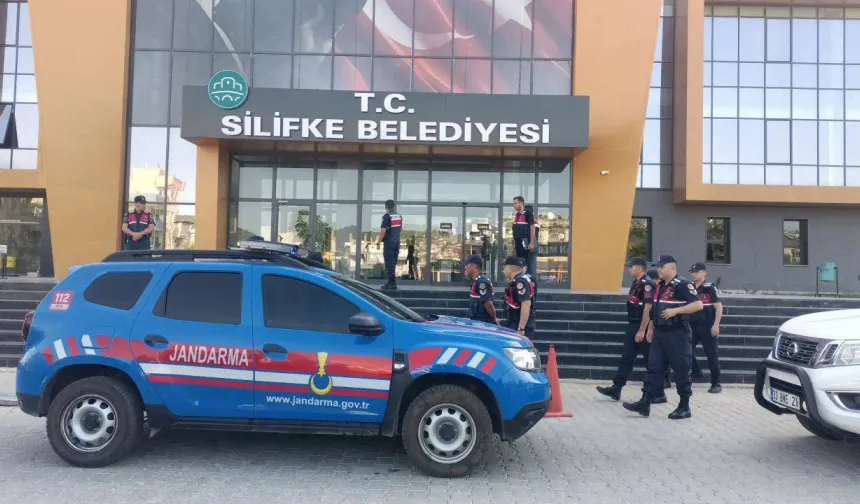 Silifke Belediyesi’ne operasyon: 7 kişi gözaltına alındı
