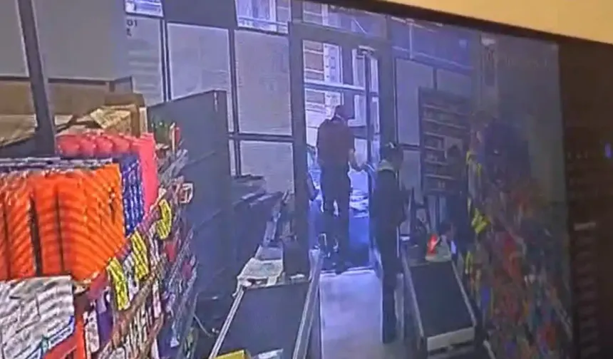 Şişli'de otomobil önce araca sonra yayaya çarptı: Kaza anı kamerada