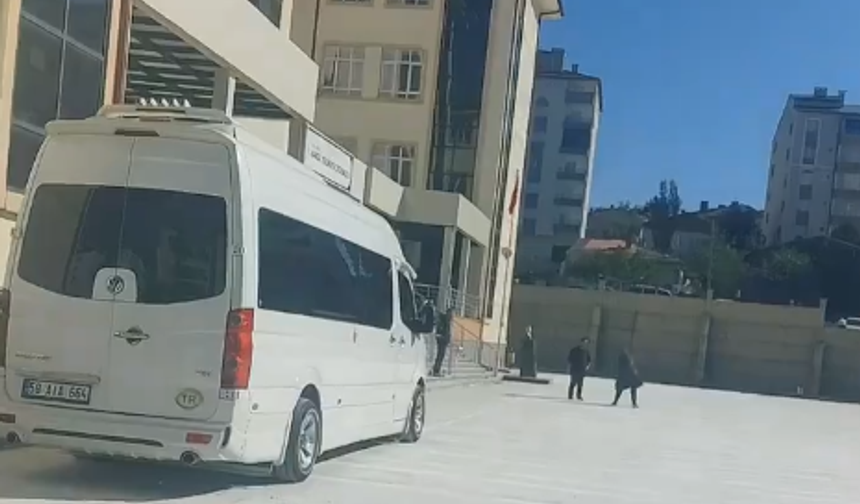 Sivas'ta KPSS’ye geç kalan kadın kapının önünde bağırdı!