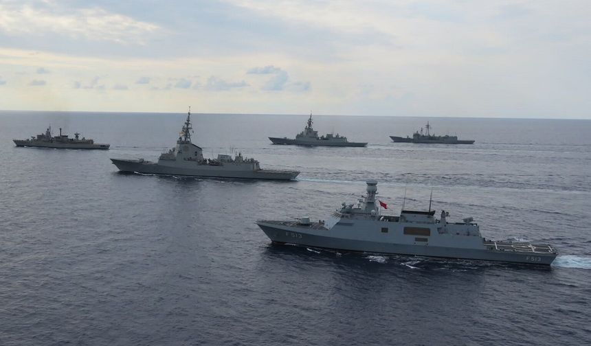 Türk savaş gemisi TCG Burgazada, NATO filosuyla Akdeniz'de buluştu