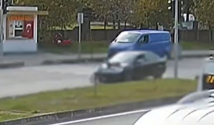Yaya geçidinde 6 yaşındaki bisikletli çocuğa otomobil çarptı! Kaza anı kamerada