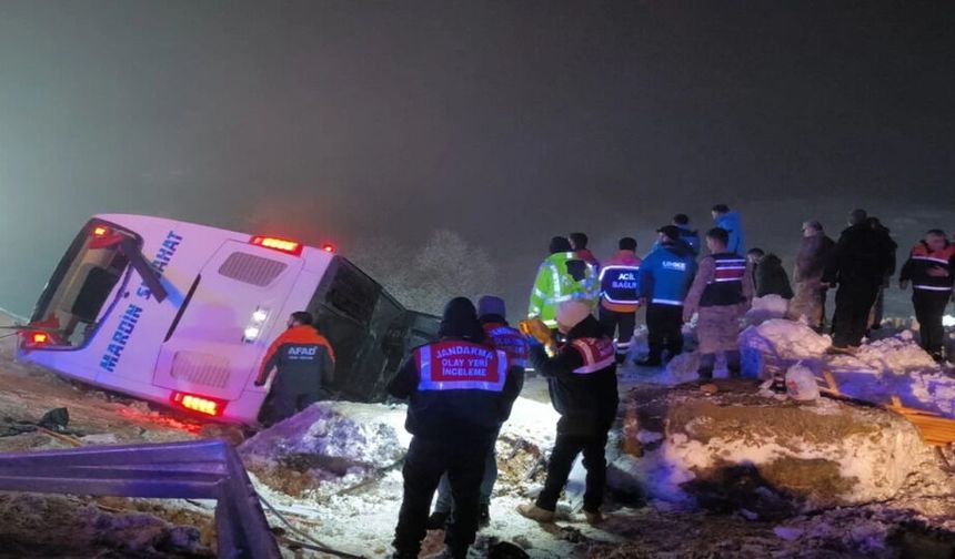 Bingöl’de Yolcu Otobüsü Şarampole Devrildi: 4 Ölü, 32 Yaralı