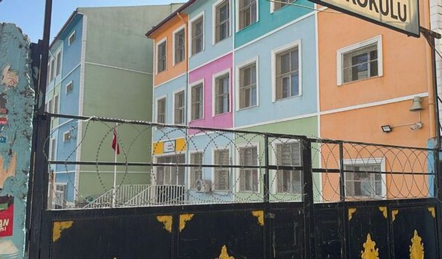 Diyarbakır’da öğretmene kanlı saldırı! Önce yumrukladı, ardından bıçakladı