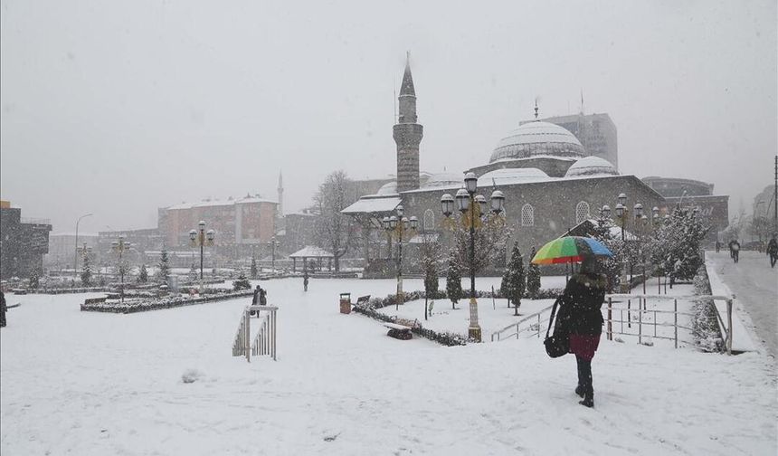 Erzurum'un 2 ilçesinde eğitime kar engeli