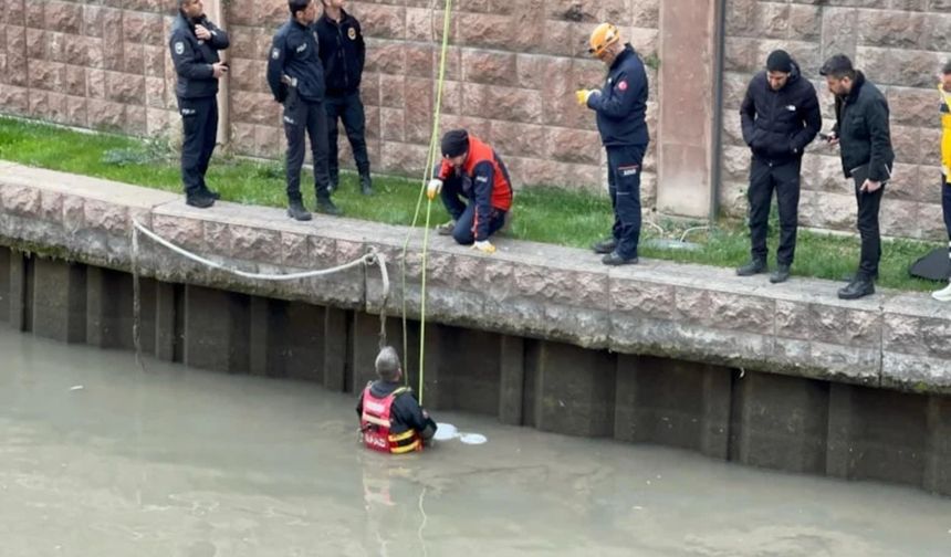 Porsuk Çayı'nda ceset şoku!