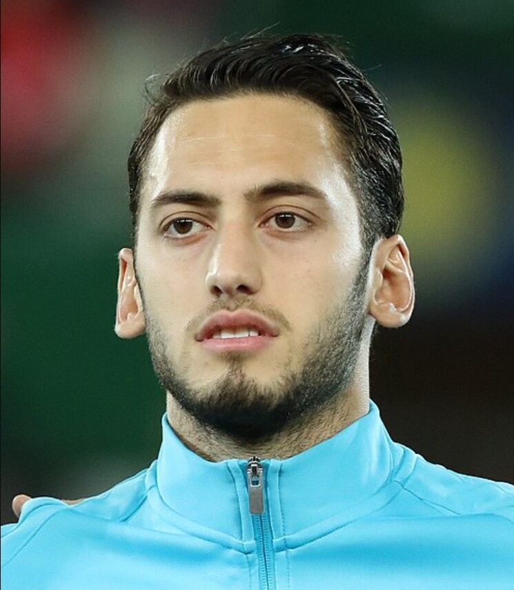 Hakan Çalhanoğlu Kimdir