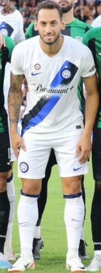 Hakan Çalhanoğlu Kimdir
