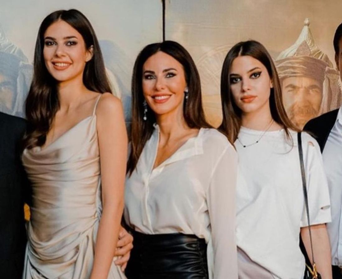 Defne Samyeli ve kızları