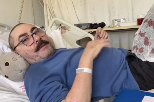 Peker Acikalin Hastanelik Oldu O Goruntu Sevenlerini Korkuttu Kan Mi O 17458315667794 5