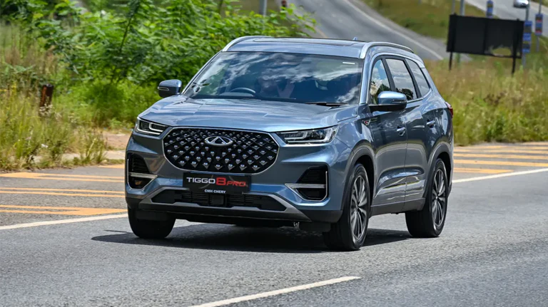 🇨🇳 6. CHERY – Nakit İndirim + Hızlı Kredi Paketleri
Çin merkezli Chery, Haziran ayında TIGGO ve OMODA serilerinde özel kampanyalar sundu:
TIGGO7 PRO MAX: 230.000 TL nakit indirimi, 300.000 TL’ye 11 ay kredi
TIGGO8 PRO MAX (ticarilere özel): 250.000 TL nakit indirimi, 600.000 TL’ye 6 ay %0 faiz
OMODA 5 PRO:
Intelligent versiyon: 200.000 TL indirim + kredi
Exceptional versiyon: 225.000 TL indirim + kredi