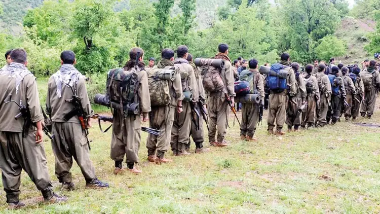terör örgütü PKK bugün gerçekleştirdiği olağanüstü kongrede kendini feshettiğini açıkladı.