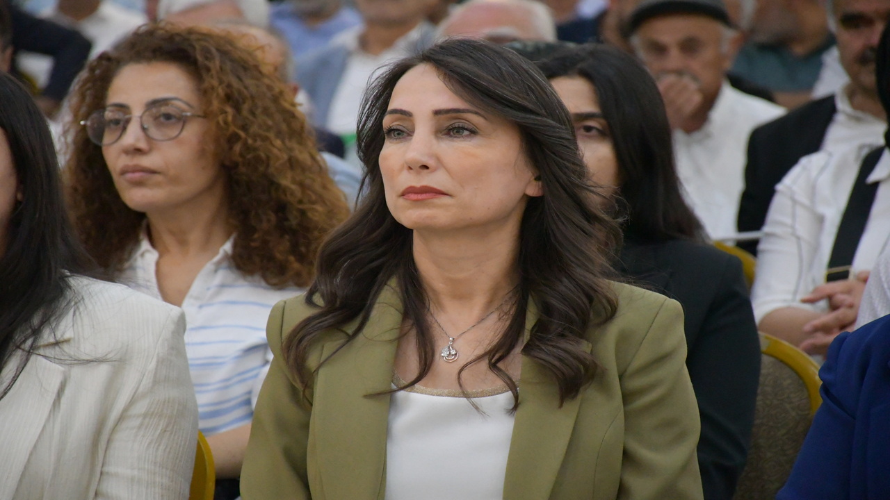 Aa 20250525 38076893 38076890 Dem Parti Es Genel Baskani Hatimogullari Batmanda Partisinin Il Kongresinde Konustu (1)