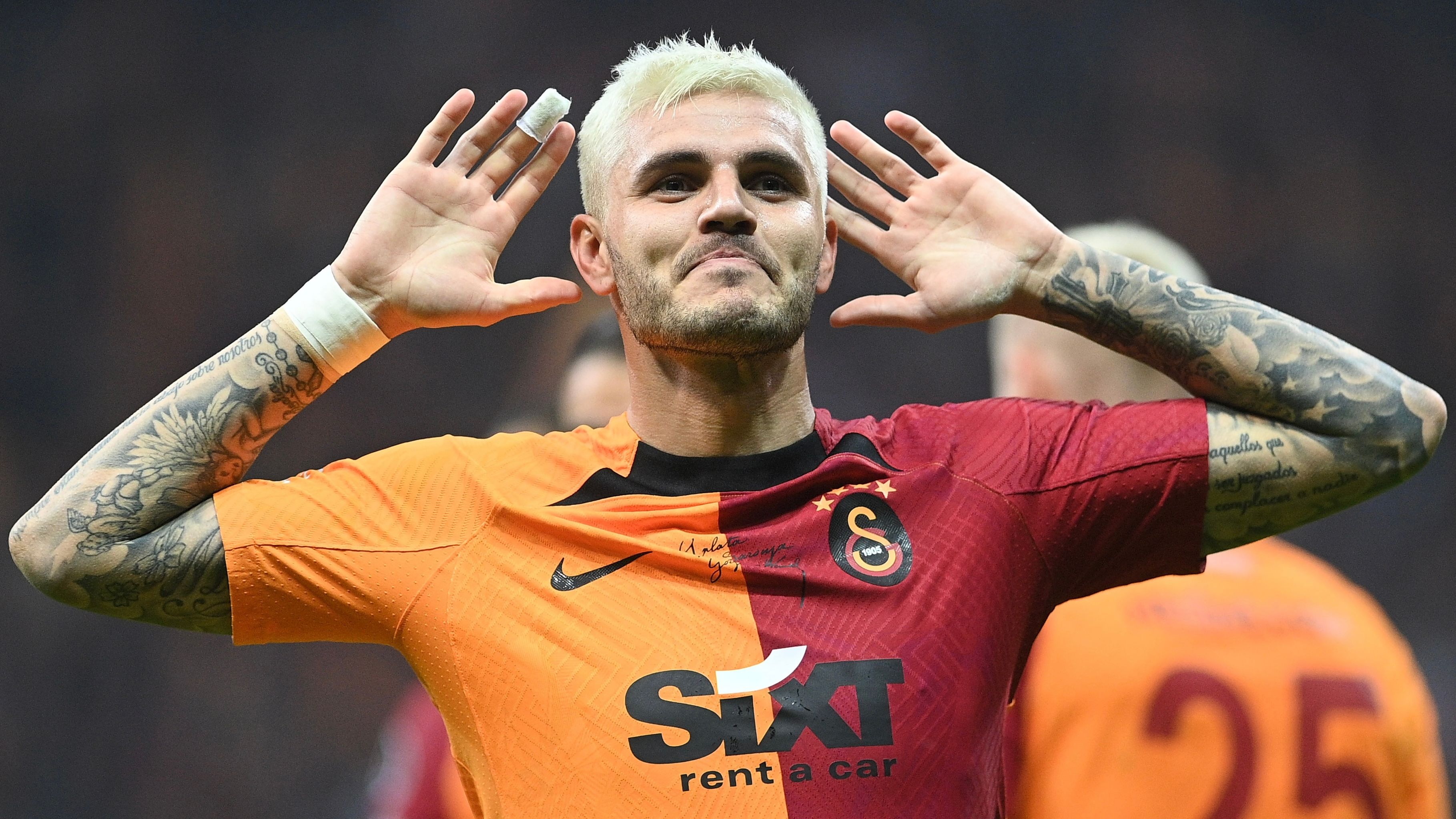 Mauro Icardi, Galatasaray kariyerine 2022-2023 sezonunda adım attı. Paris Saint-Germain’den kiralık olarak gelen yıldız futbolcu, performansıyla kısa sürede taraftarın sevgilisi haline geldi.