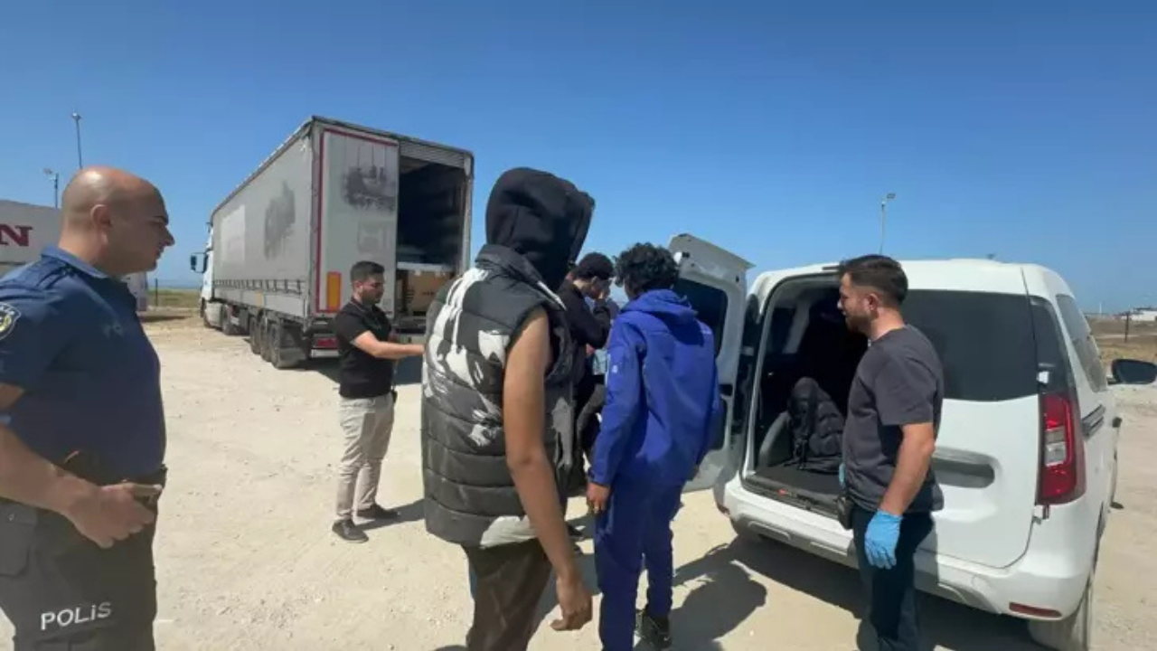 İtalya'ya gittiklerini sandılar, 3.500 Euro verdiler, Karasu’da yakalandılar