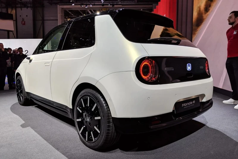 Japon otomotiv devi Honda, elektrikli araç pazarındaki iddiasını artırıyor. Önümüzdeki ay İngiltere’de düzenlenecek Goodwood Hız Festivali’nde tanıtacağı yeni kompakt elektrikli hatchback modeli “Super EV Concept” ile segmentte çığır açmayı hedefliyor.
