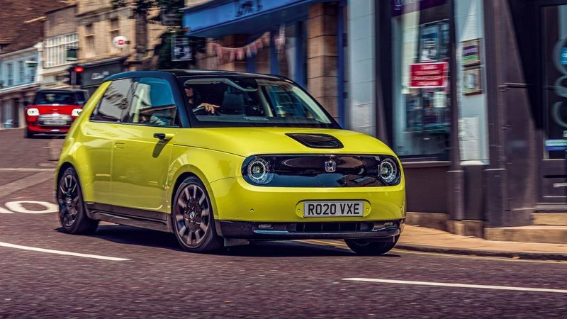 Honda, 2030 yılı hedefleri doğrultusunda ürün gamının %40’ını elektrikli araçlardan oluşturmayı planlıyor. Şirketin yeni kompakt elektrikli modeli ise uygun fiyat politikasıyla Clio gibi popüler modellerle rekabet edecek.