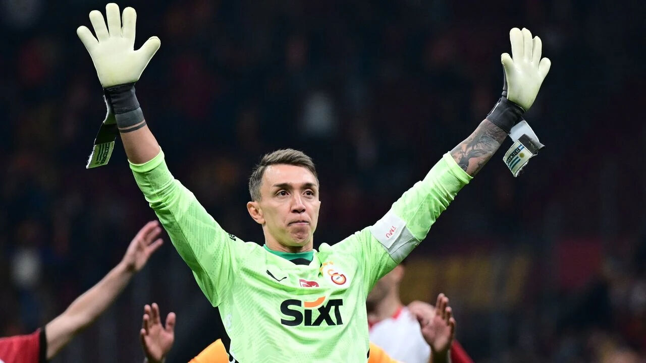 Muslera Futbolu Birakti Mi Birakacak Mi Galatasarayin (1)