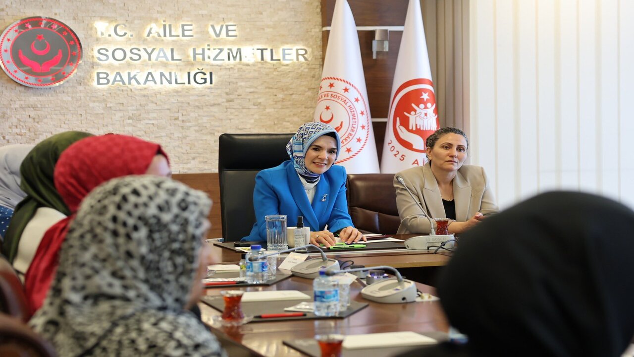 Aa 20250723 38639386 38639383 Aile Ve Sosyal Hizmetler Bakani Goktas Sehit Esleriyle Bir Araya Geldi (1)