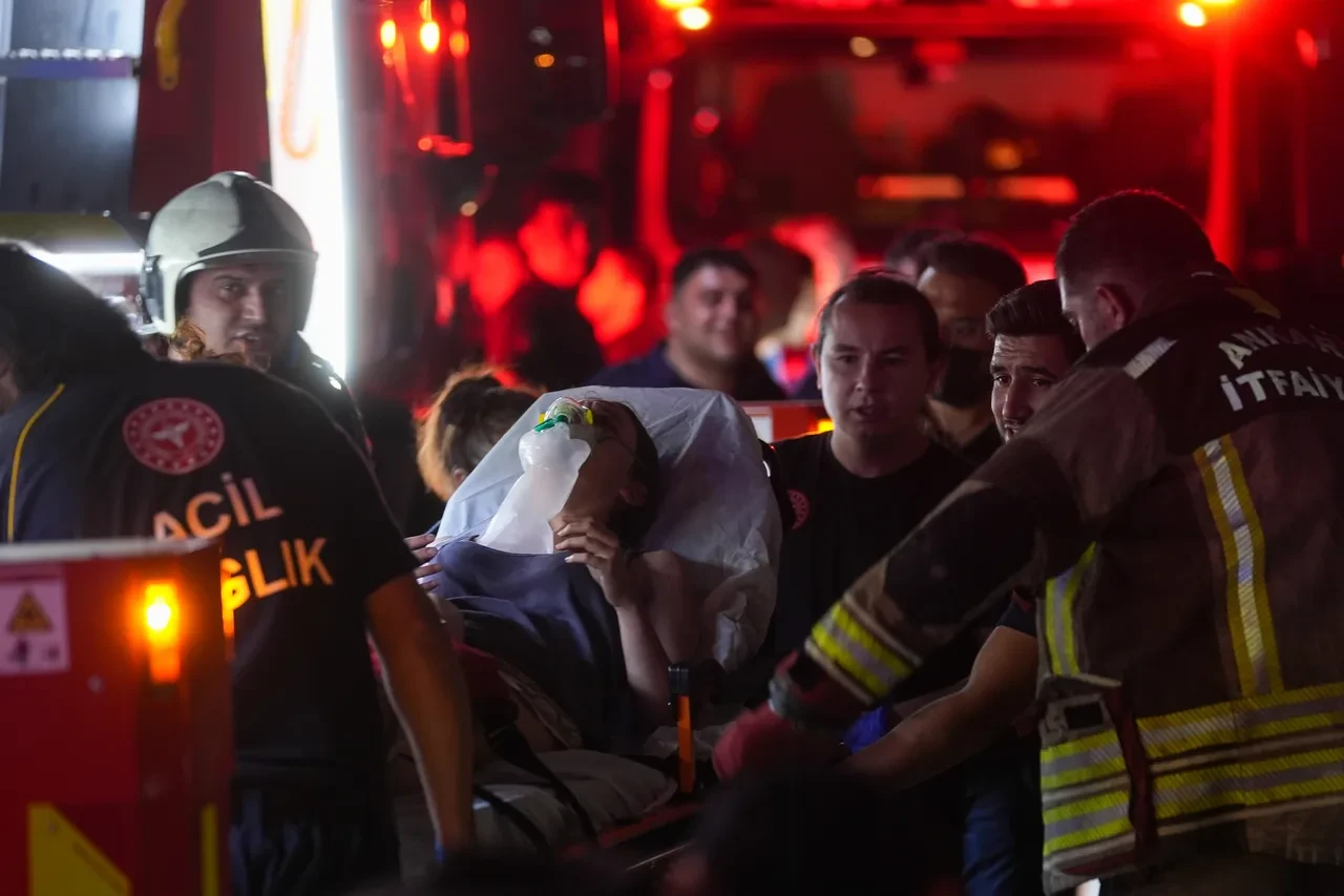 Ankarada Sitede Yangin Faciasi Olu Ve Yaralilar Var 3233846 202507130311 3