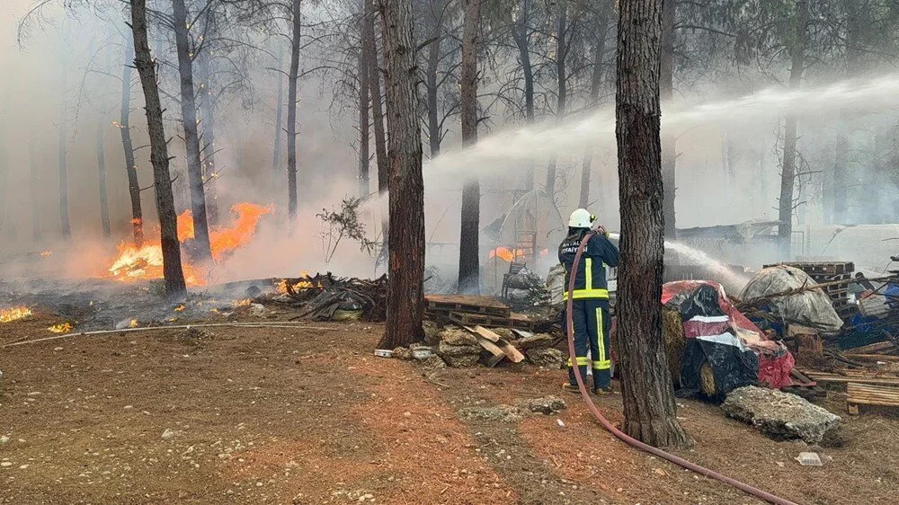 Antalya’da Yanıyor Üç Ilçede Yangınla Zorlu Mücadele2