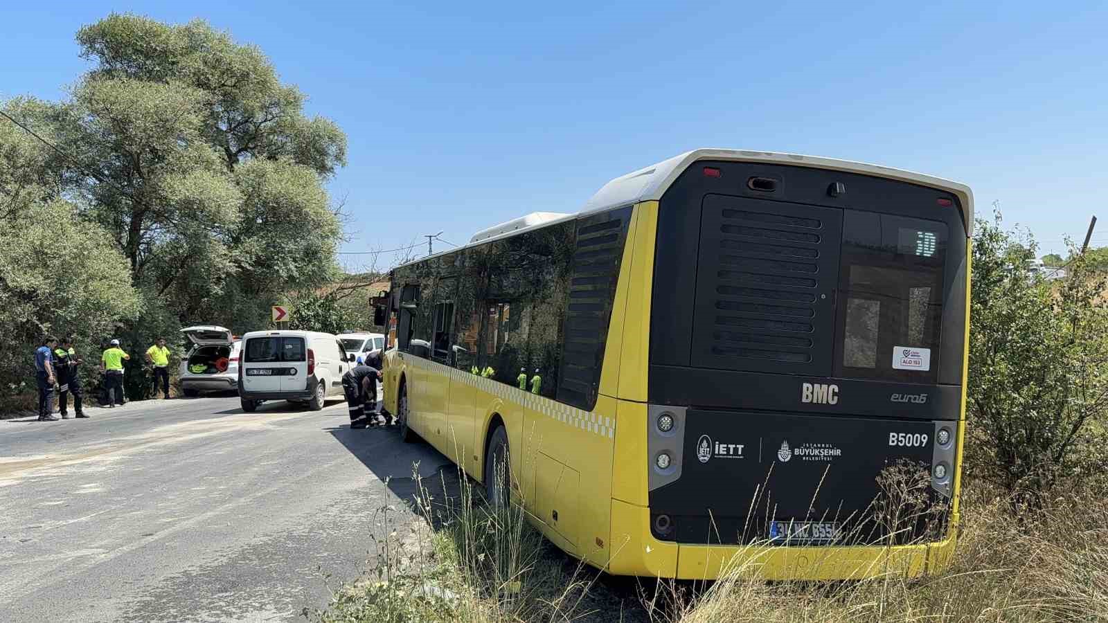 Arnavutkoyde Olumle Sonlanan Kaza Iett Otobusu Ile Otomobil Carpisti2