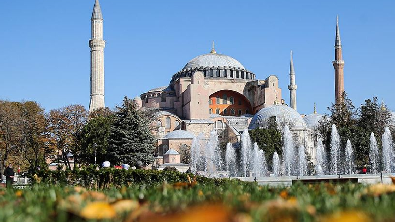 Ayasofya Cami Oldu