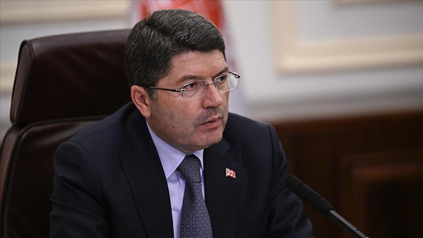 Bakan Tunç Kadina Şi̇ddet