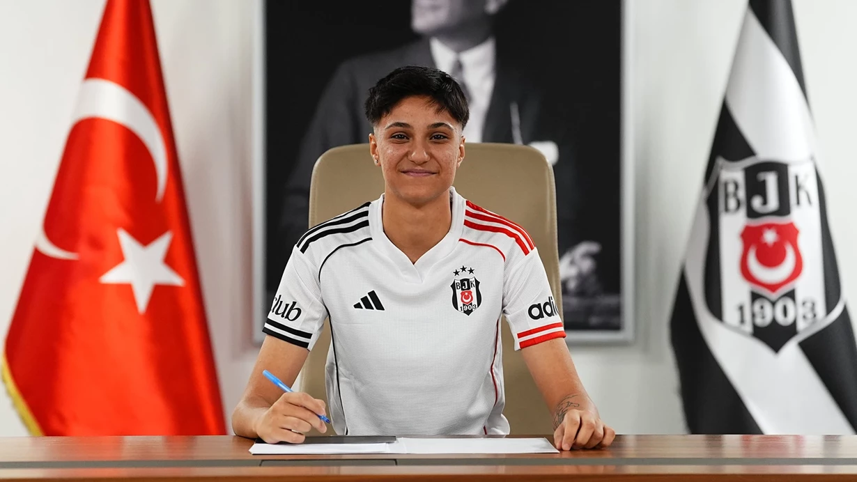 Besiktas Kadin Futbol Takimi Zeynep Biliri Transfer Etti Ljoc