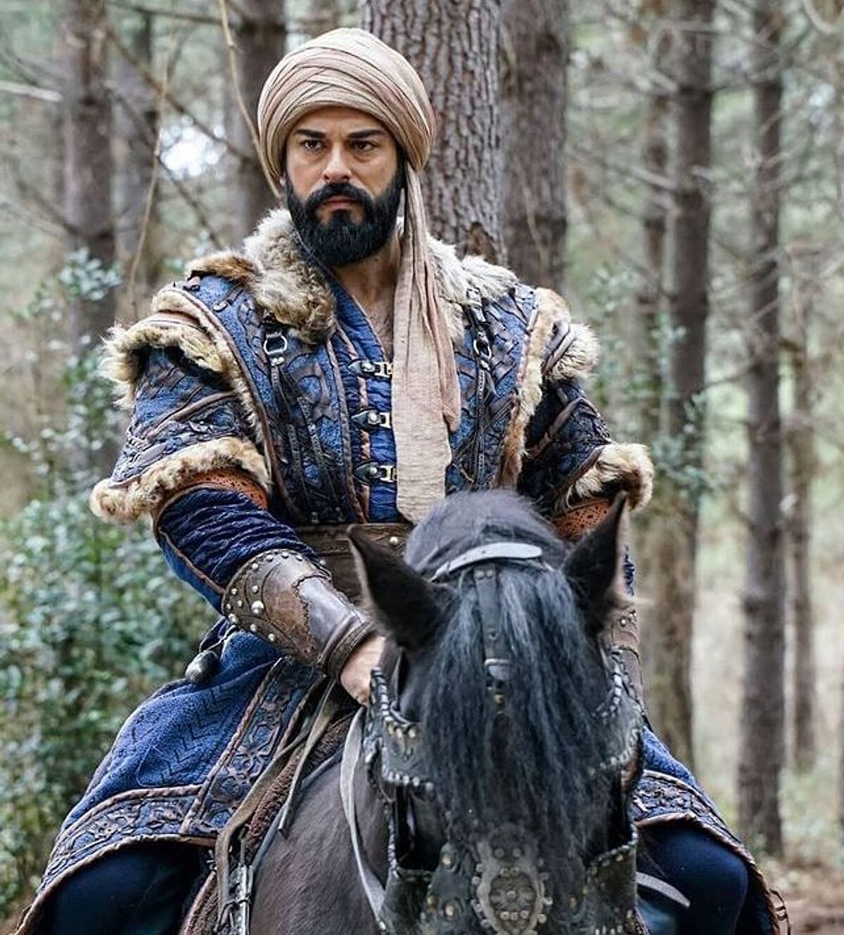 Burak Özçivit2