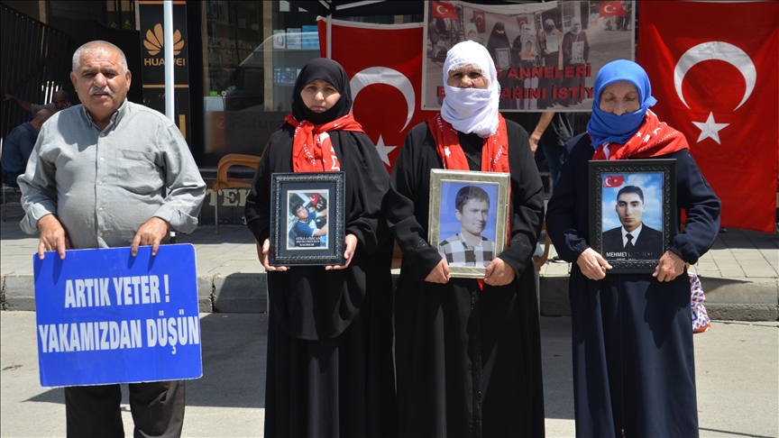 Dem Parti Onunde Evlat Nobeti Muslu Ailelerden Pkkya Cagri-1