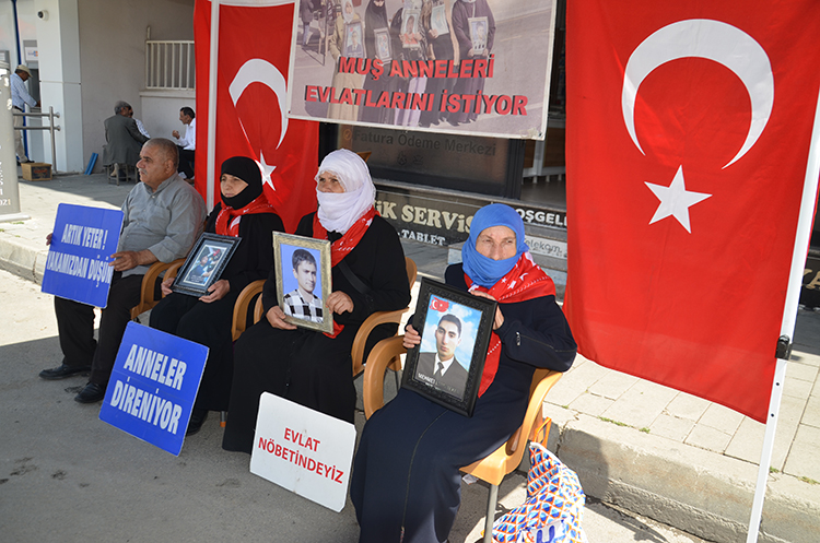 Dem Parti Onunde Evlat Nobeti Muslu Ailelerden Pkkya Cagri1