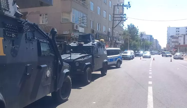 Diyarbakirda Aile Ici Siddet Ihbarinda Polise Ates Acildi-1