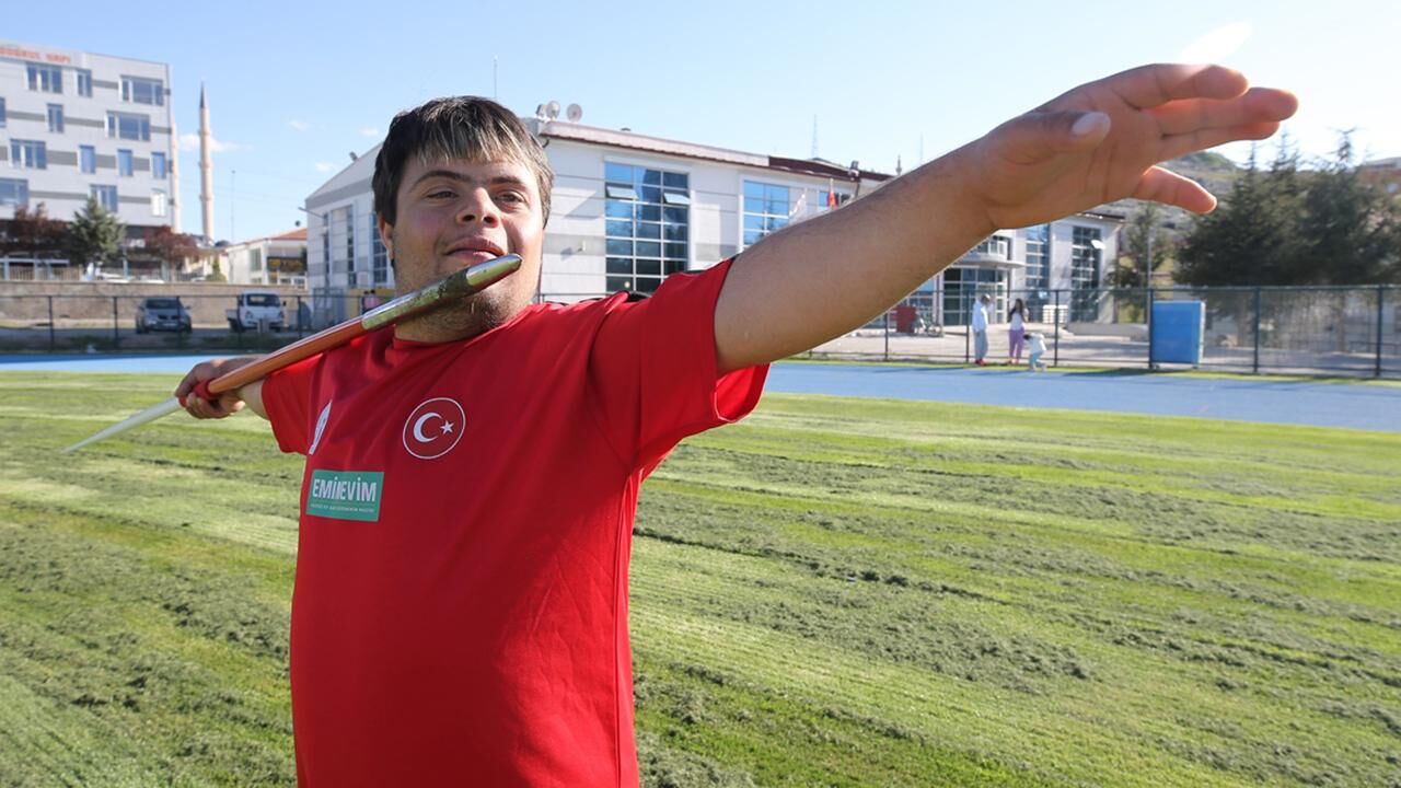 Down Sendromlu Milli Sporcu Madalya Toreninde Evlilik Teklifi Yapti1