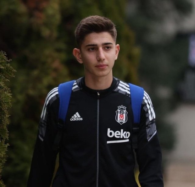 Ege Tıknaz