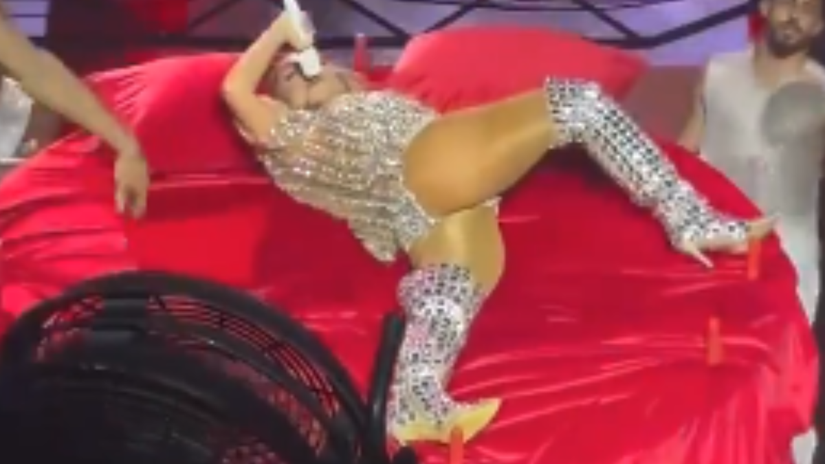 Hadise Dans