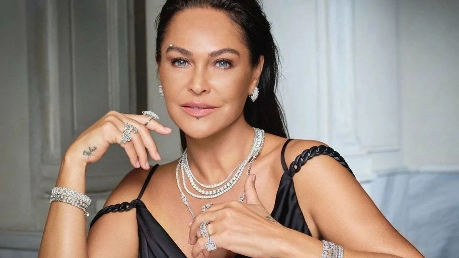 Hülya Avşar-5