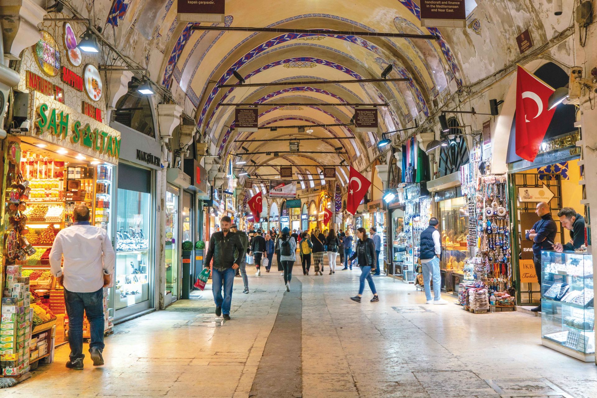 Kapalıçarşı’ya Turist Yağmuru