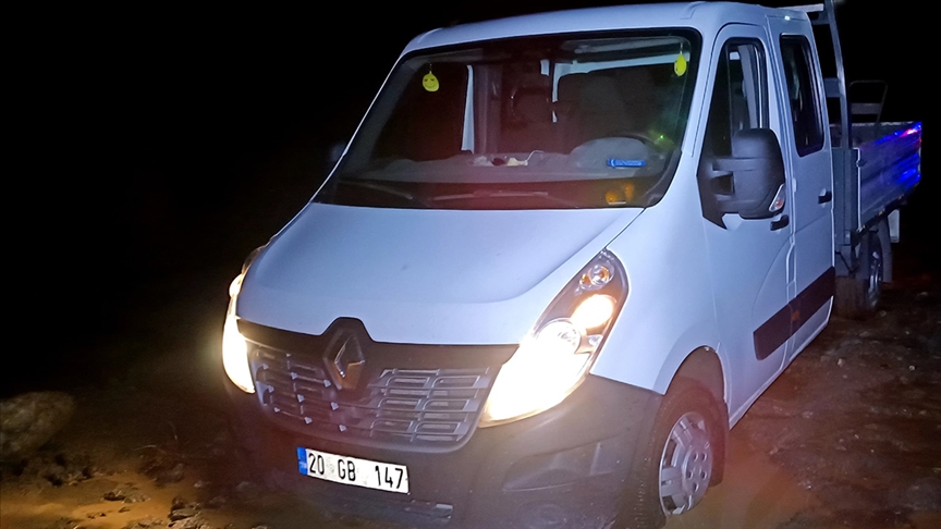 Kars’ta Sel Ve Heyelan Ulaşımı Felç Etti! Araçlar Yolda Mahsur Kaldı1
